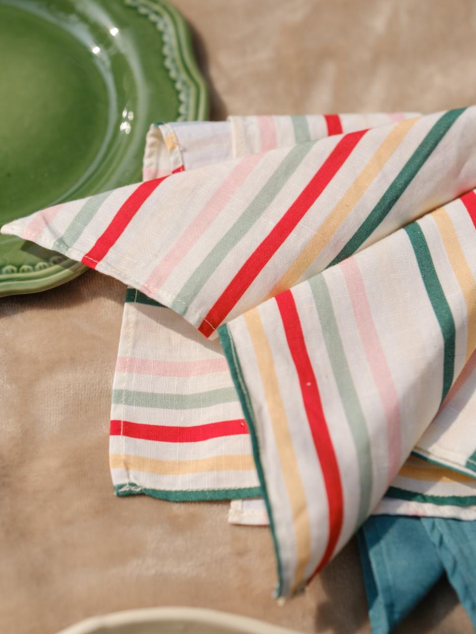 Parrot dreams set of table napkins